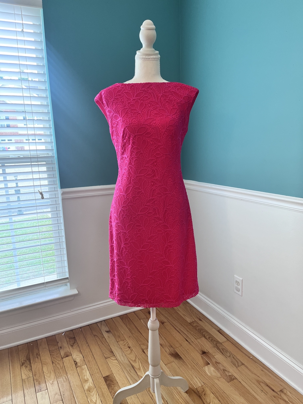 Chaps Form Fitting Chic Fushia Pink Lace Cap-Sleeve Sheath Dress, Size 6